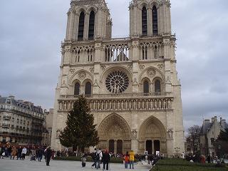 [Paris] １２月２０日（土）ノートルダム大聖堂前広場画像