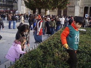 [Paris] １２月２０日（土）ノートルダム大聖堂前広場画像