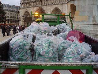 [Paris] １２月２０日（土）ノートルダム大聖堂前広場画像