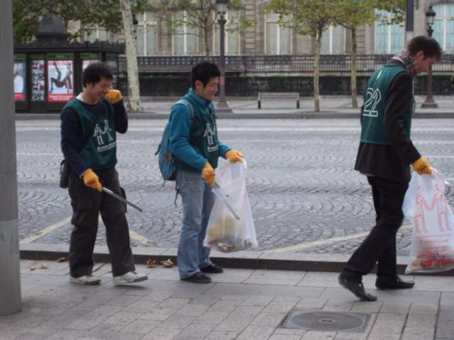 パリそうじに参加しました画像