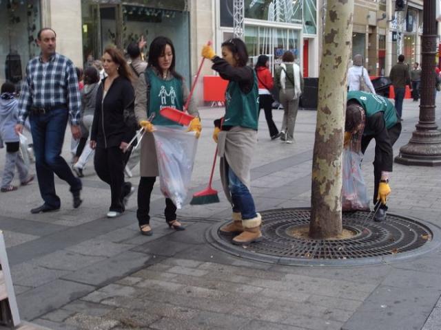 パリそうじに参加しました画像