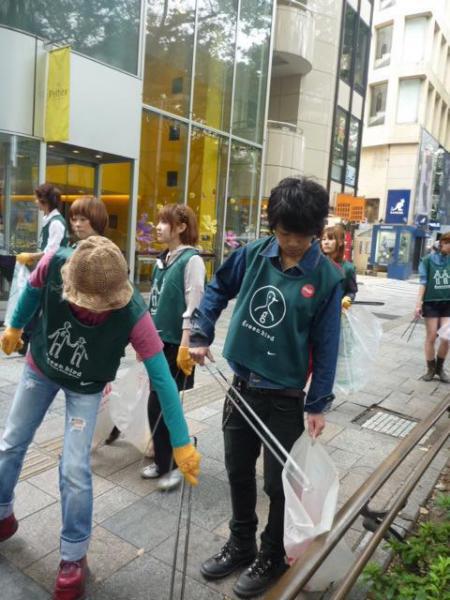 新作トング品評会。画像