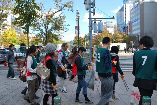 10/24 落ち葉の季節、サッポロ画像