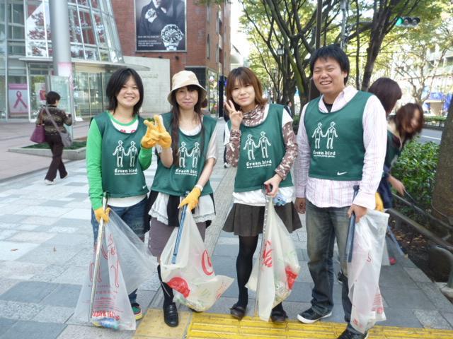 秋の表参道では、どうしても足取りがユックリグミ画像