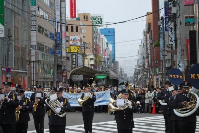 11/3　世界のおまわりさんパレード後、おそうじ！画像