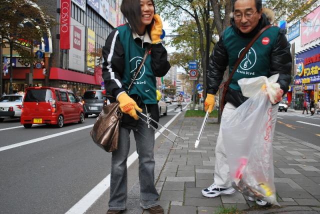 11/3　世界のおまわりさんパレード後、おそうじ！画像