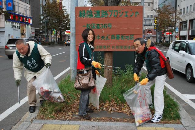 11/3　世界のおまわりさんパレード後、おそうじ！画像