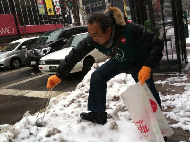 1/23 雪降るまちのおそうじ画像