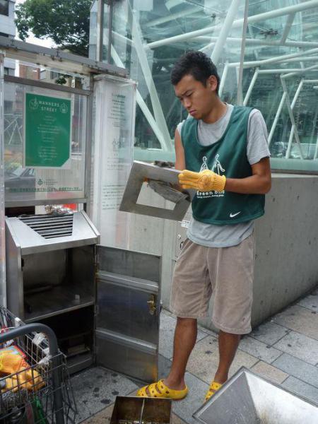 たった5人の表参道そうじ。画像