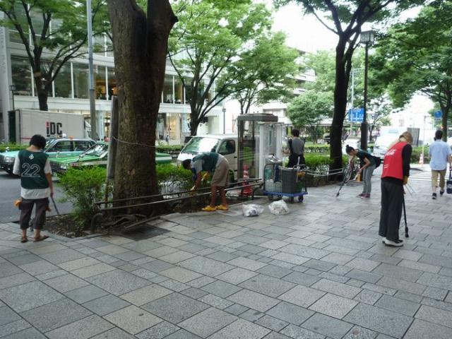 たった5人の表参道そうじ。画像