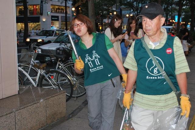8/18 お箸とトングの使い方って似てるね。画像