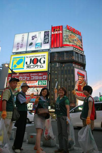 8/18 お箸とトングの使い方って似てるね。画像