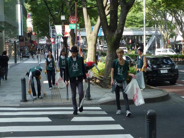 秋晴れそうじ画像