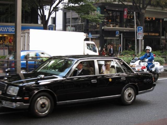 天皇皇后両陛下明治神宮参拝画像