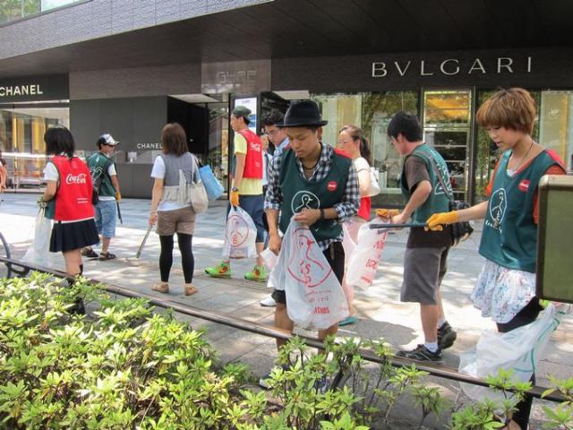 夏空の青の下で、お掃除画像
