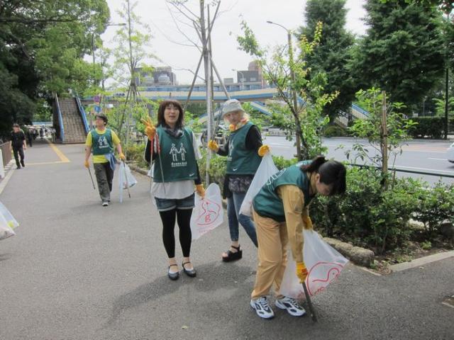 こんな天気の日は、外で風に吹かれてゆらゆらしてたいね。画像