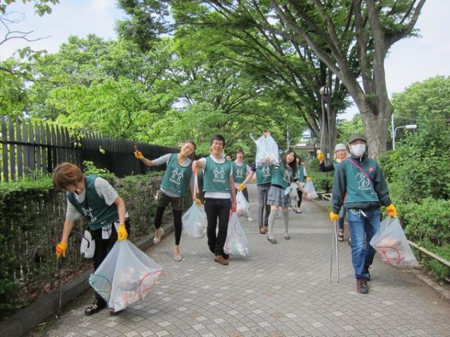 こんな天気の日は、外で風に吹かれてゆらゆらしてたいね。画像