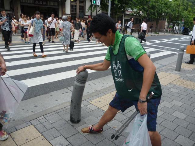 表参道で蝉、そしてカマキリ。夏本番。画像