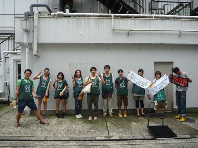 表参道で蝉、そしてカマキリ。夏本番。画像