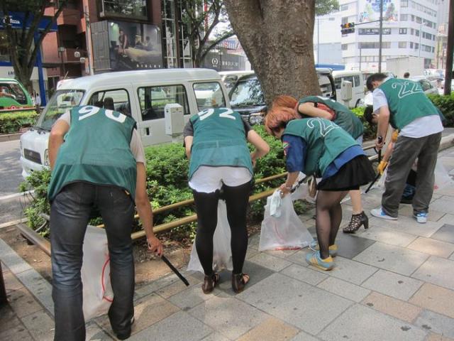 今日は学生チームになったよ表参道チームそうじ画像