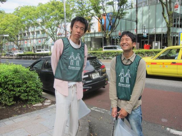 心地よい秋の風を感じながらの朝そうじ画像