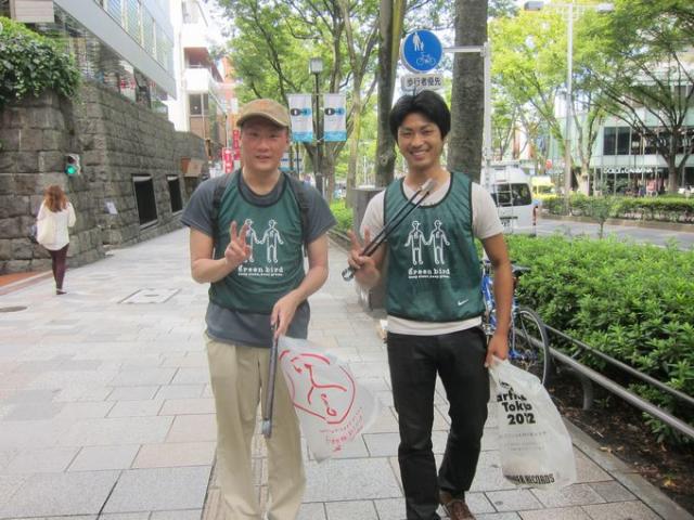 心地よい秋の風を感じながらの朝そうじ画像