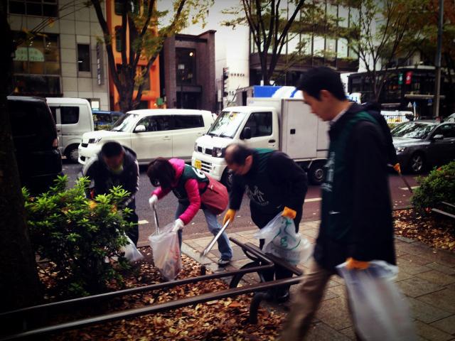 雨で途中中止となった朝そうじ画像