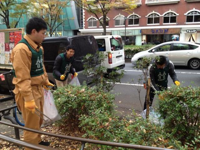 寒くたってみんなアイスクリームが大好きな仲間たち画像