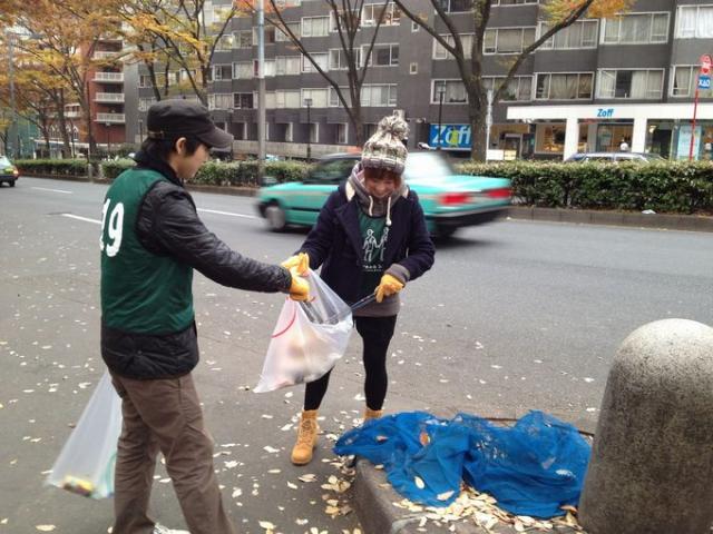 寒くたってみんなアイスクリームが大好きな仲間たち画像