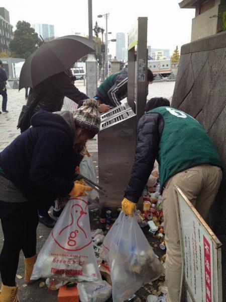 寒くたってみんなアイスクリームが大好きな仲間たち画像