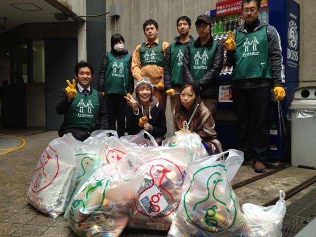 寒くたってみんなアイスクリームが大好きな仲間たち画像