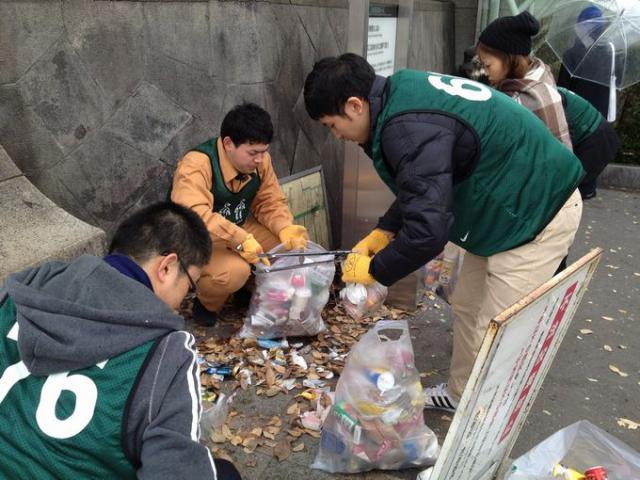 寒くたってみんなアイスクリームが大好きな仲間たち画像