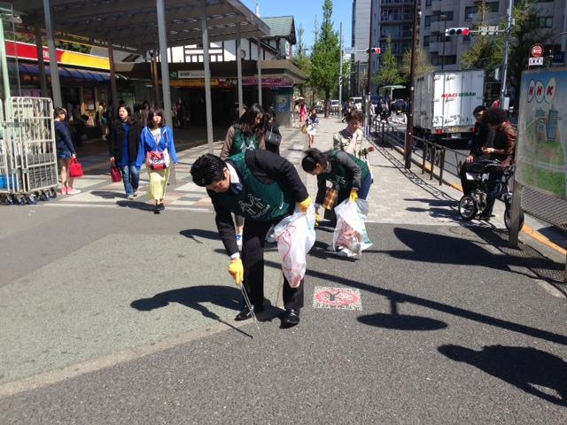 ゴミは少ないけど落書きだらけ！画像