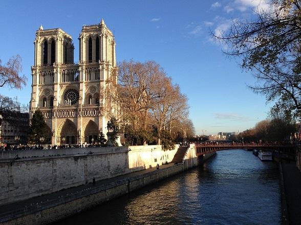 快晴のノートルダム画像