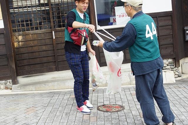 秋晴れ、涼しい中での活動画像