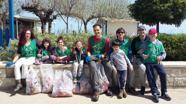 モンテシルヴァーノの海岸通り Sulla riviera di Montesilvano.画像