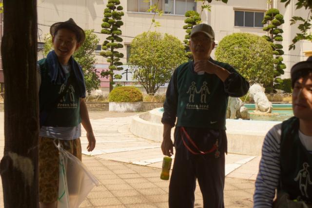 丘の上。和やかな時間。8bird画像