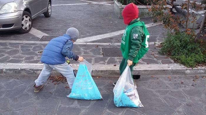 Piazza Largo Madonna. 再び、教会前の広場で！画像