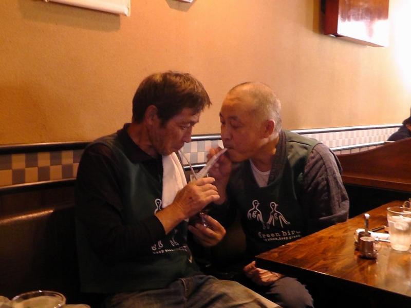 丘の上でのんびり画像