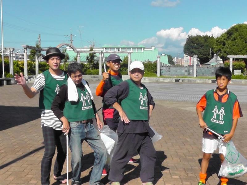 丘の上でのんびり画像