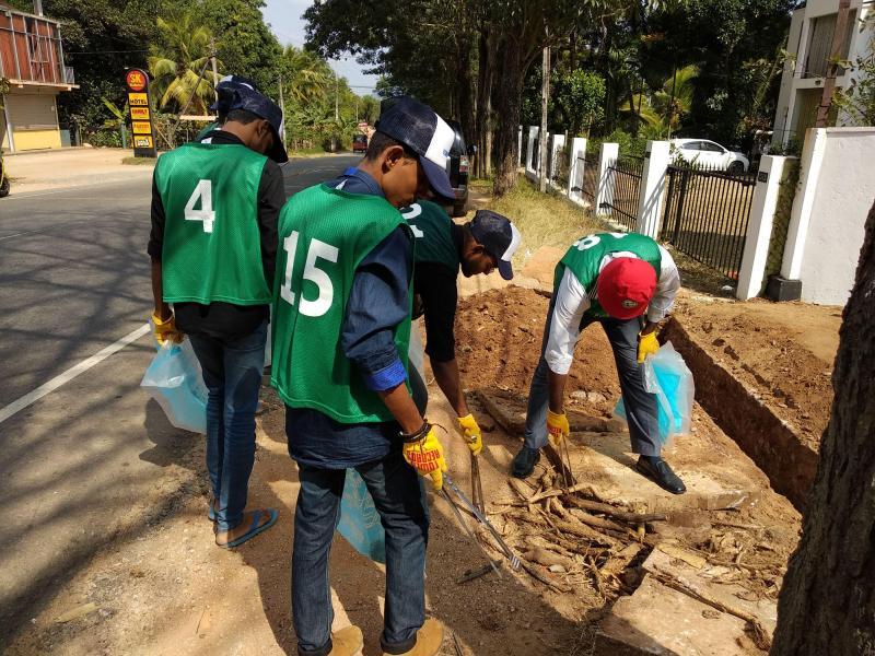 新年の初めてのゴミ拾い活動画像