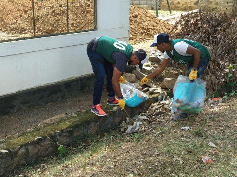 新年の初めてのゴミ拾い活動画像