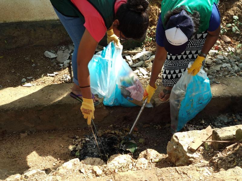 新年の初めてのゴミ拾い活動画像
