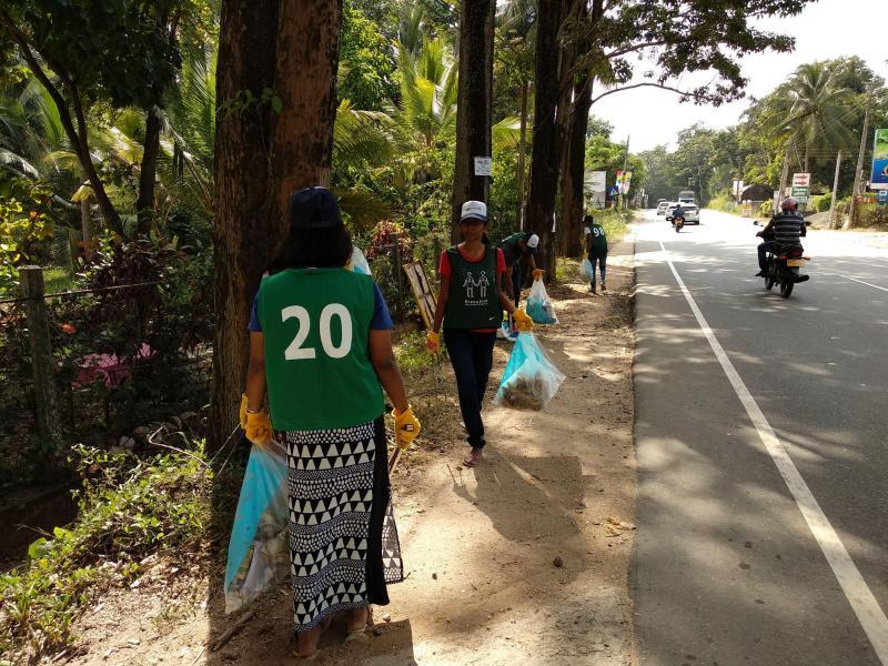 新年の初めてのゴミ拾い活動画像