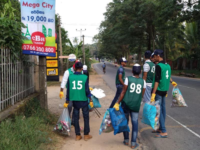 新年の初めてのゴミ拾い活動画像