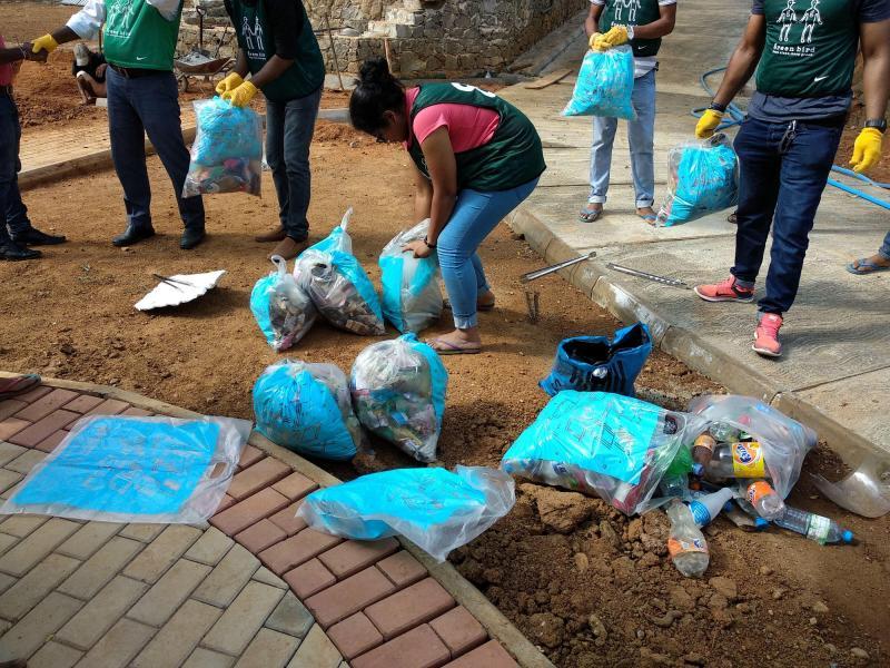 新年の初めてのゴミ拾い活動画像