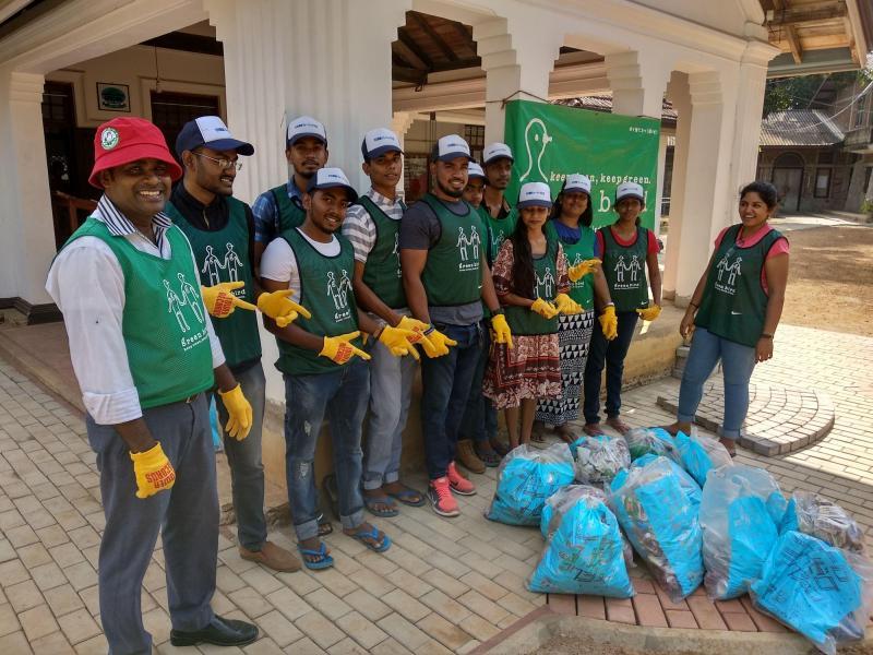 新年の初めてのゴミ拾い活動画像