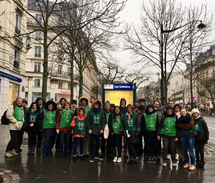 雨に付きまとわれるパリチーム画像
