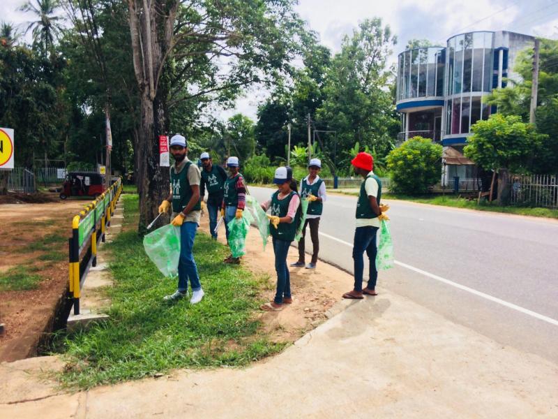 Green bird trash picking event- May画像