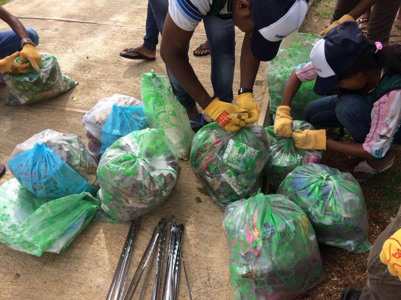 Green bird trash picking event- May画像